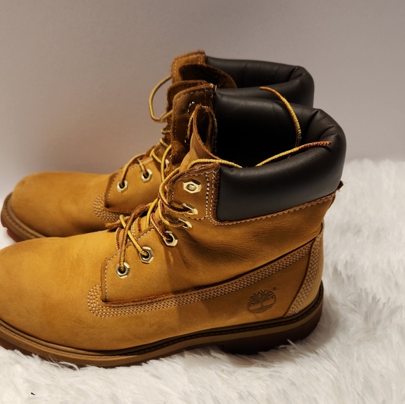 Boot - Picture 2 of 4